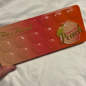 Too faced Sweet Peach eyeshadow